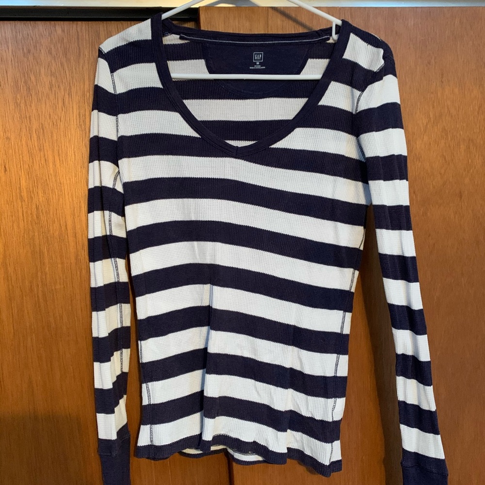 Gap long sleeved blue and white thermal tee.